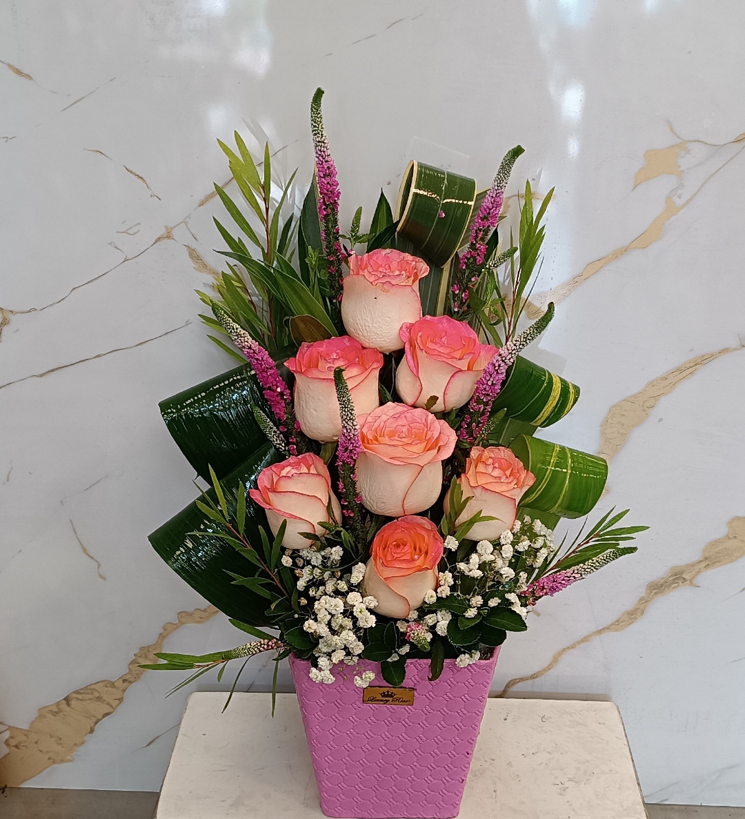 باکس گل طبیعی ۷شاخه رز لب صورتی (کد۳۰۰۰)